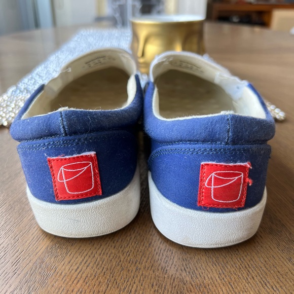 Make a statement with this fun pair of buckfeet - Picture 10 of 10